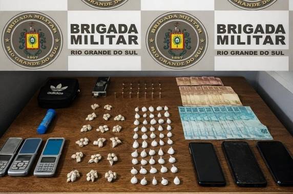 Ação da Brigada Militar apreendeu drogas, munições, celulares e balanças de precisão durante operação