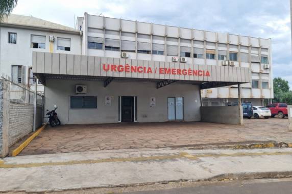 Relatos apontam espera superior a seis horas e ausência de triagem; população cobra soluções e retomada da qualidade no atendimento