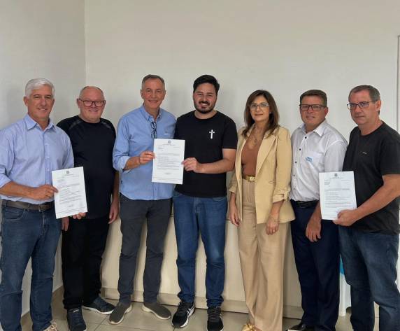 Recurso indicado pelo senador Luis Carlos Heinze foi oficializado em ato na Câmara de Vereadores, com participação de lideranças e representantes da instituição