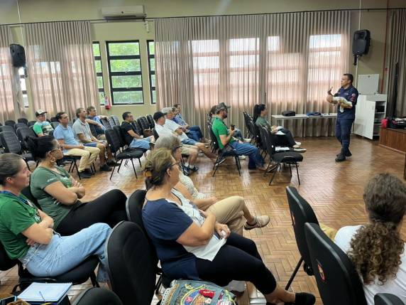 Capacitação prepara voluntários e expositores para atuar em situações de emergência durante a Fenasoja 2026, reforçando a segurança do público e das equipes envolvidas no evento.