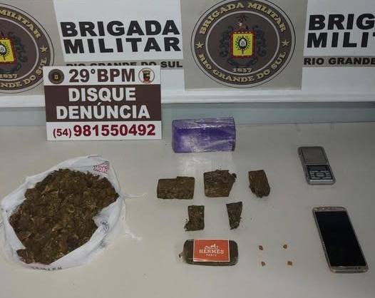 Suspeito foi flagrado com maconha, haxixe, crack e balança de precisão no bairro Luiz Fogliato
