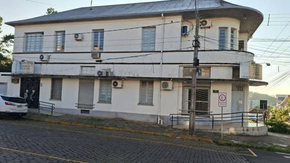 Suspeita ligou para a polícia, mas acabou admitindo o crime após inconsistências na versão; vítima, de 62 anos, foi morta após desentendimento durante a madrugada no bairro Expedicionário