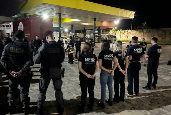 Operação apura fraudes em licitação e possível direcionamento de contrato para loteamento popular; mandados foram cumpridos em Encruzilhada do Sul e Porto Alegre
