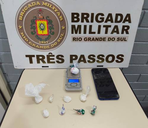 Ação ocorreu durante operação policial e resultou na apreensão de cocaína