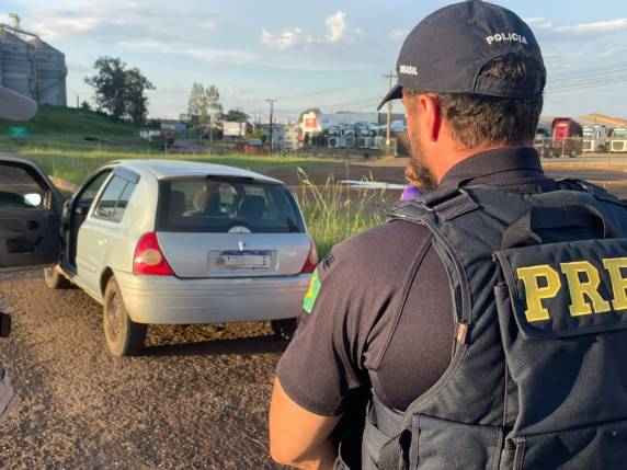 Carro ostentava a placa de uma caminhonete S10.
