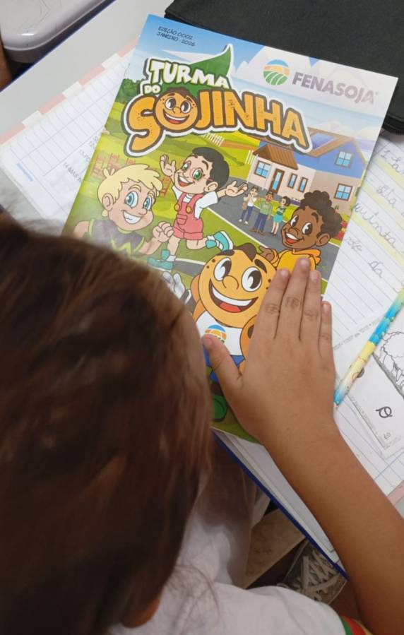 Ação aproxima estudantes do agronegócio e convida para a Fenasoja 2026 em Santa Rosa