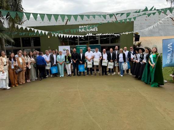 A Fenasoja 2026 foi apresentada em Oberá e Posadas, reforçando os laços entre Brasil e Argentina e destacando as atrações da feira, que ocorre de 1º a 10 de maio, em Santa Rosa, com entrada gratuita para pedestres.