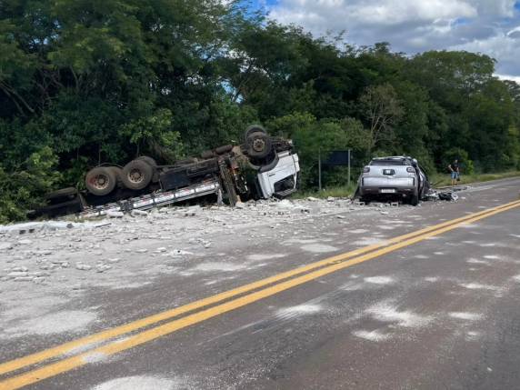 Colisão frontal na BR-386 deixa mãe e filho mortos entre Carazinho e Sarandi - foto 4