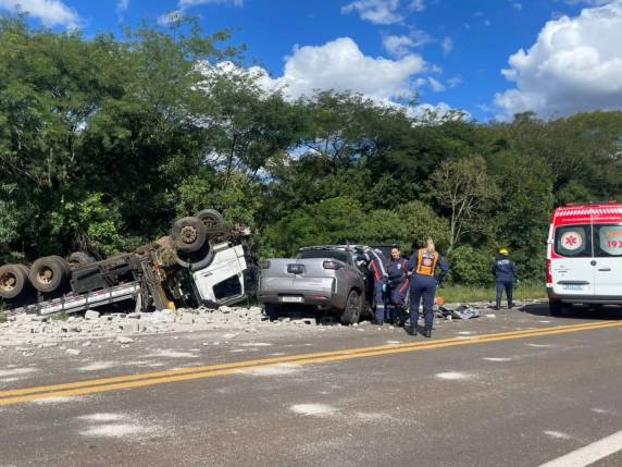 Colisão frontal na BR-386 deixa mãe e filho mortos entre Carazinho e Sarandi - foto 2