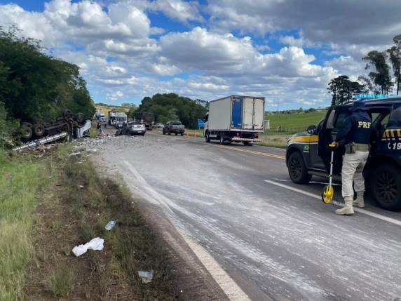 Colisão frontal na BR-386 deixa mãe e filho mortos entre Carazinho e Sarandi - foto 5