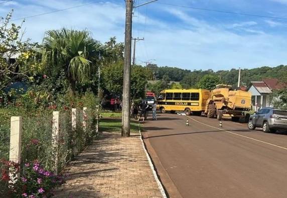 Ônibus da prefeitura estava em oficina quando passou a se movimentar sozinho. Veículo deve passar por perícia