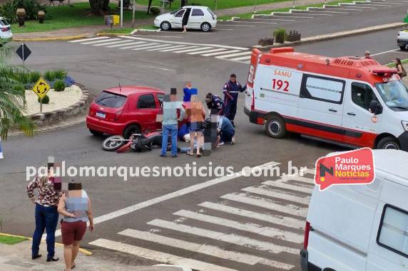 Colisão ocorreu na rótula das avenidas São José e Três Passos; casal foi socorrido com ferimentos leves