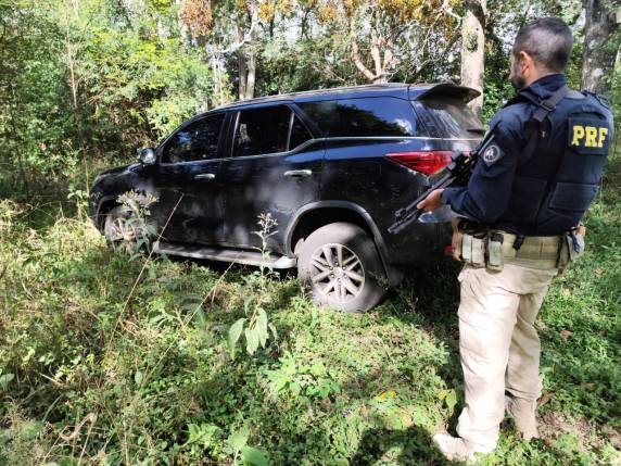 Carro de casal que estava em hospital foi localizado 30 minutos após o furto.