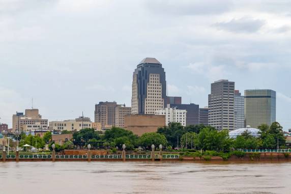 Suspeito de ser o autor dos disparos morreu após ter sido baleado pela polícia; vítimas tinham de um a 14 anos