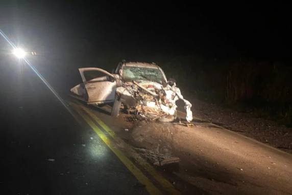 Colisão ocorreu na noite desta segunda-feira (20), no norte do RS, e deixou ainda um ferido