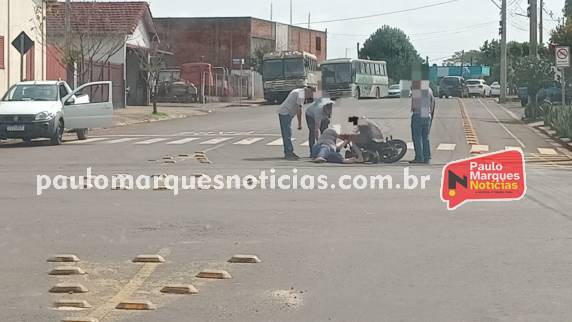 Condutor da moto, de 46 anos, foi socorrido pelos bombeiros; motorista do carro não permaneceu no local