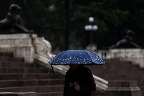 Alertas de tempestade seguem em vigor; acumulados podem ficar entre 10 mm e 40 mm em diferentes regiões