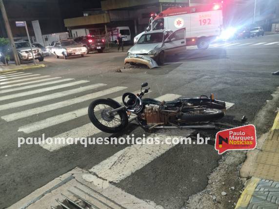 Colisão ocorreu no cruzamento das ruas São Paulo e Planalto na noite deste domingo (26)