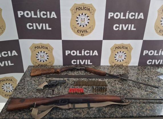 Polícia Civil apreendeu revólver e duas espingardas durante cumprimento de mandado no Bairro Rosa