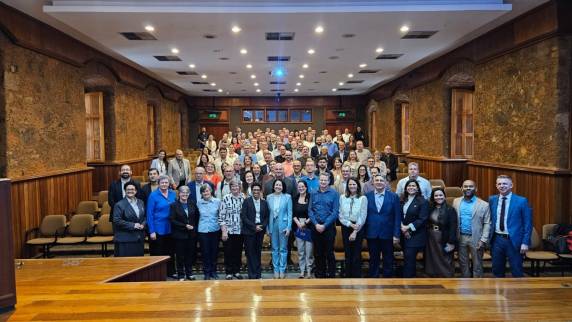 Representantes do Hospital Vida & Saúde participam de assembleia estadual que debateu sustentabilidade, gestão e fortalecimento da saúde filantrópica no Rio Grande do Sul.