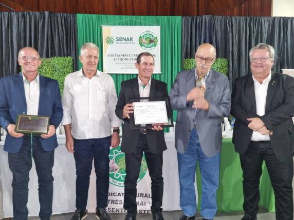 Evento marcou a transição de liderança após seis anos de gestão e reuniu autoridades e representantes do setor agropecuário