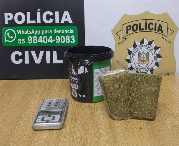 Ação monitorada resultou na apreensão de 205 gramas de maconha escondidas em pote com café; suspeito responderá a inquérito