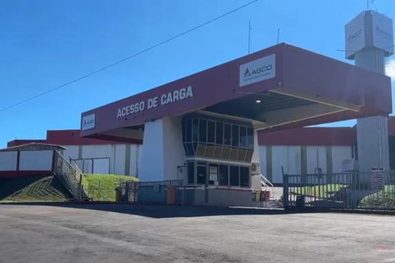Programa de layoff deve durar três meses, mas pode ser estendido. Medida acontece diante da retração do mercado de máquinas agrícolas.