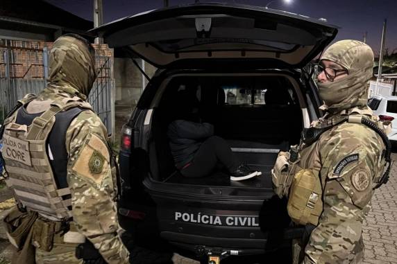 Agentes cumprem 11 mandados de prisão preventiva e 15 de busca e apreensão em cinco cidades