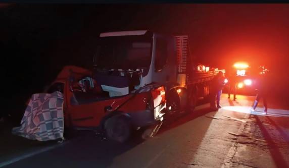 Acidente aconteceu entre Casca e Paraí na noite desta terça-feira (12); vítimas morreram no local
