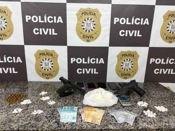 Operação realizada no bairro Aguiar resultou na apreensão de cocaína, pistola calibre 9mm, dinheiro, veículos e outros materiais ligados ao tráfico