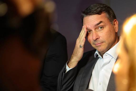 Pré-candidato do PL negou e depois admitiu ter pedido dinheiro ao dono do banco Master para financiar cinebiografia de Jair Bolsonaro
