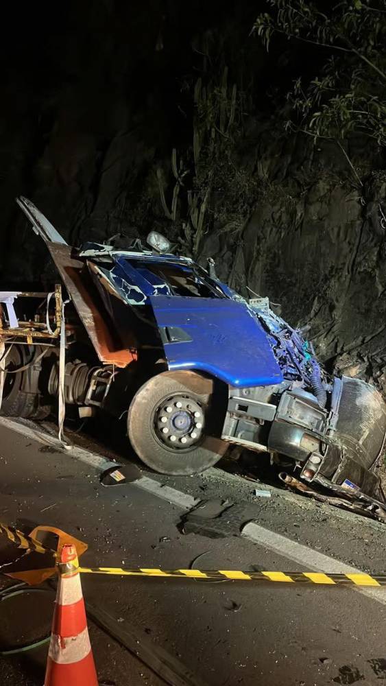 Caminhoneiro morre em grave acidente na ERS-122 entre Flores da Cunha e Antônio Prado - foto 3