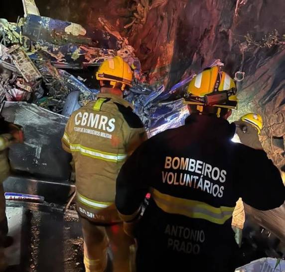 Caminhoneiro morre em grave acidente na ERS-122 entre Flores da Cunha e Antônio Prado - foto 2