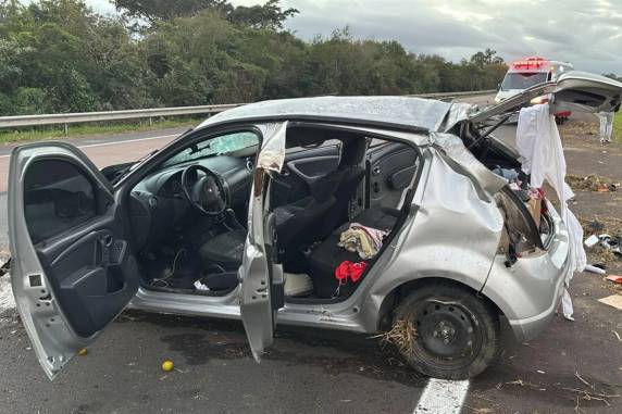 Veículos capotaram no km 27 da rodovia. Vítimas receberam atendimento médico