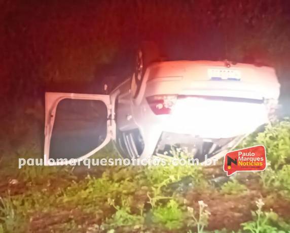 Acidente aconteceu na madrugada deste sábado (23), na localidade de Bela Vista; uma das vítimas sofreu ferimentos mais graves