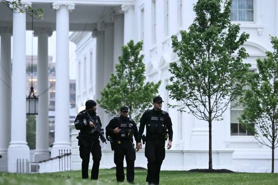 Um dos feridos seria o suspeito envolvido no incidente; circunstâncias ainda não estão claras