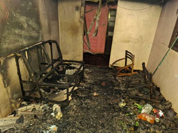Curto-circuito teria provocado o fogo que consumiu móveis e pertences da moradora no bairro Independência