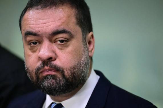Polícia cumpre mandados de busca e apreensão na capital fluminense e no Distrito Federal