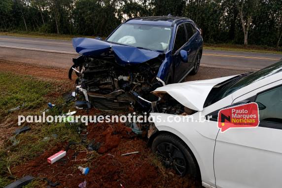 Acidente envolvendo uma caminhonete Mitsubishi e um Volkswagen Gol aconteceu na localidade de Bela União na tarde desta sexta-feira (29)