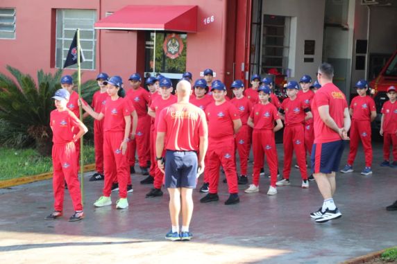 Bombeiro Mirim participa de atividades de disciplina e saúde física em Horizontina - foto 2