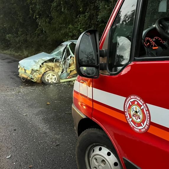 Dois acidentes mobilizam a PRE, SAMU e SCAB na ERS-129 em Casca - foto 4