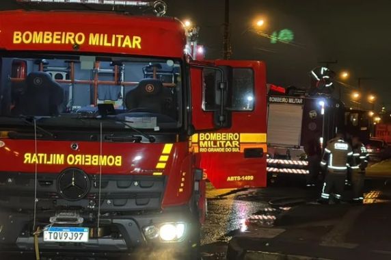 Incêndio destrói mercado em Gravataí; veja vídeo - foto 3