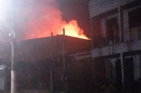 Incêndio destrói mercado em Gravataí; veja vídeo - foto 2