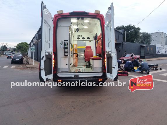 Acidente ocorreu no cruzamento das ruas Ivagaci e Planalto na manhã desta quarta-feira (10); vítima, de 20 anos, foi encaminhada ao Hospital São Vicente de Paulo.
