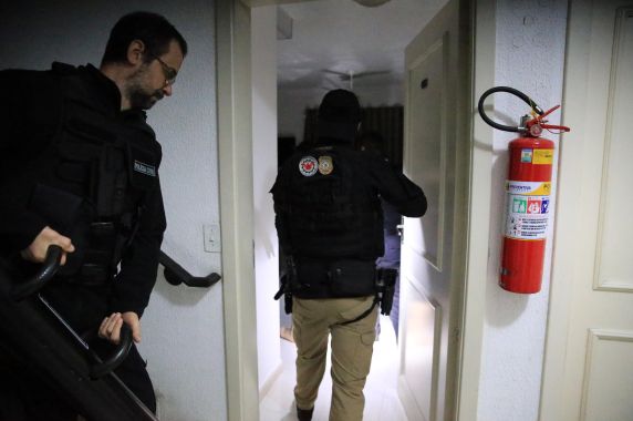 Polícia Civil realiza operação contra lavagem de dinheiro de facção gaúcha em cinco Estados - foto 4