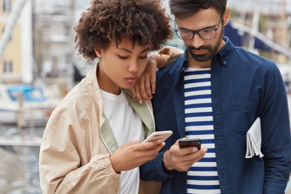 Volume crescente de alertas, mensagens e avisos enviados por aplicativos exige atenção redobrada para evitar interações com conteúdos fraudulentos ou enganosos