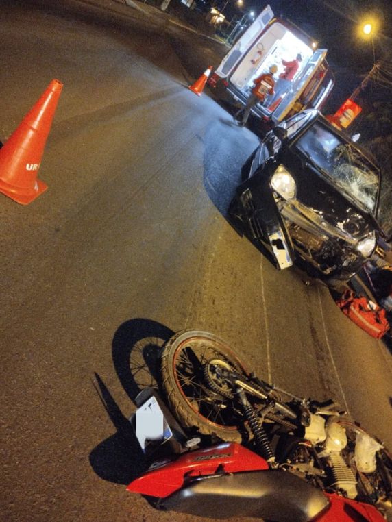Colisão entre carro e motocicleta deixa três feridos na SC-283 em Concórdia - foto 2
