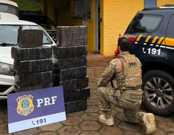 Motorista foi preso em flagrante e informou que transportaria a droga do Paraná para o Rio Grande do Sul