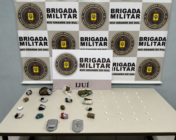 Suspeito foi flagrado com porções de maconha, cocaína e uma balança de precisão no bairro Mundstock