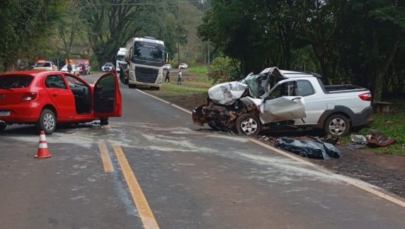 Acidente entre um Gol e uma Strada foi registrado na SC-160, em Saudades; vítimas tinham 24 e 44 anos